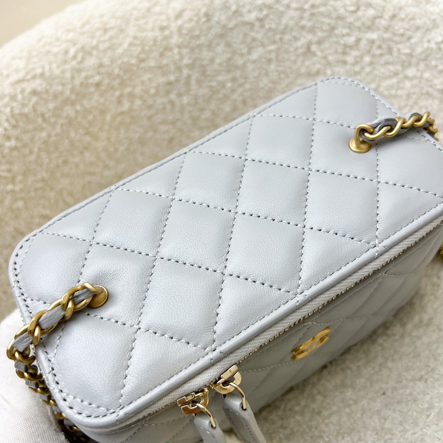 GLM-Pearl Crush Small Vanity in Grey Lambskin and AGHW (Model: AP2303)