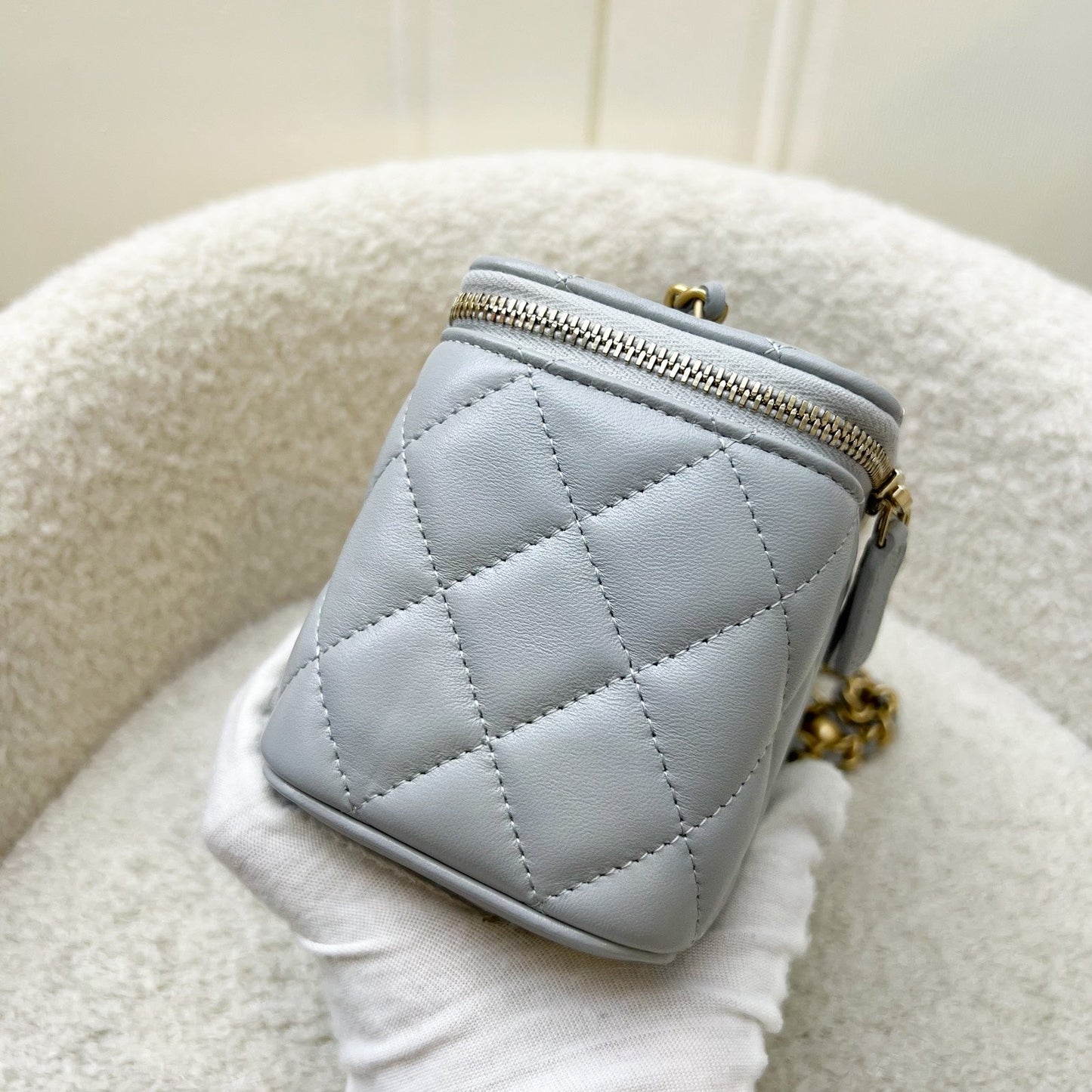 GLM-Pearl Crush Small Vanity in Grey Lambskin and AGHW (Model: AP2303)