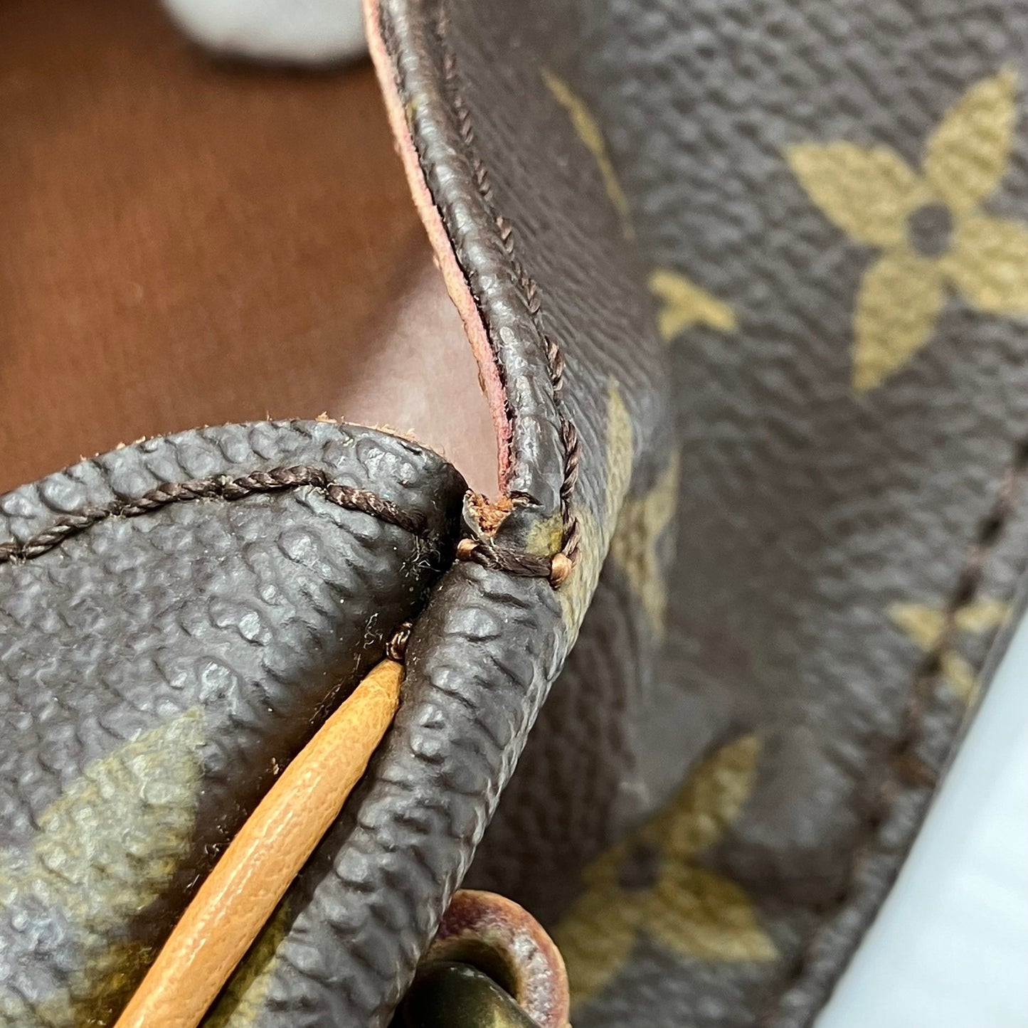 LOUIS VUITTON Monogram carte chele