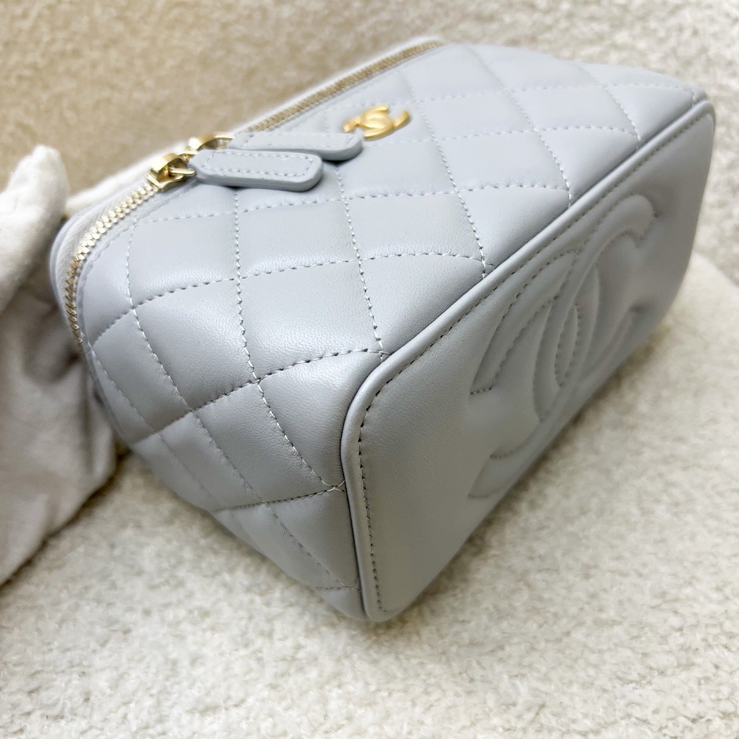 GLM-Pearl Crush Small Vanity in Grey Lambskin and AGHW (Model: AP2303)