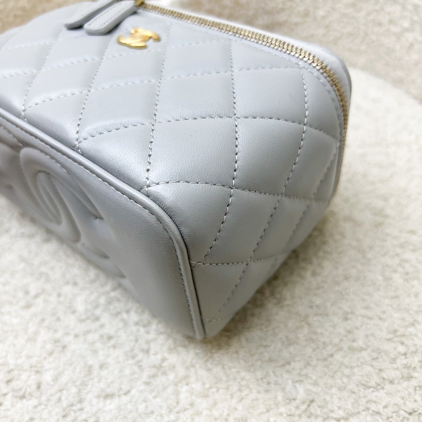 GLM-Pearl Crush Small Vanity in Grey Lambskin and AGHW (Model: AP2303)