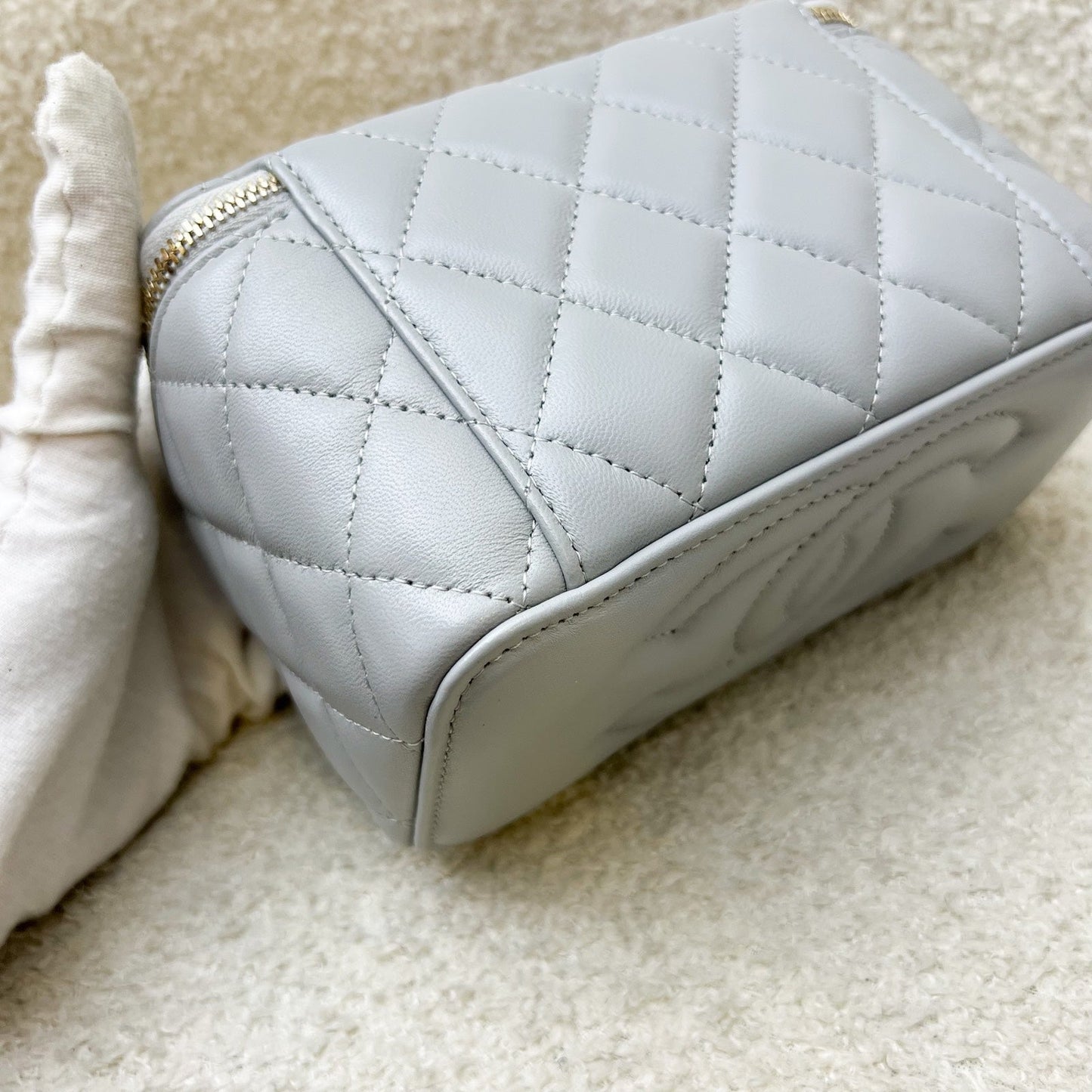GLM-Pearl Crush Small Vanity in Grey Lambskin and AGHW (Model: AP2303)