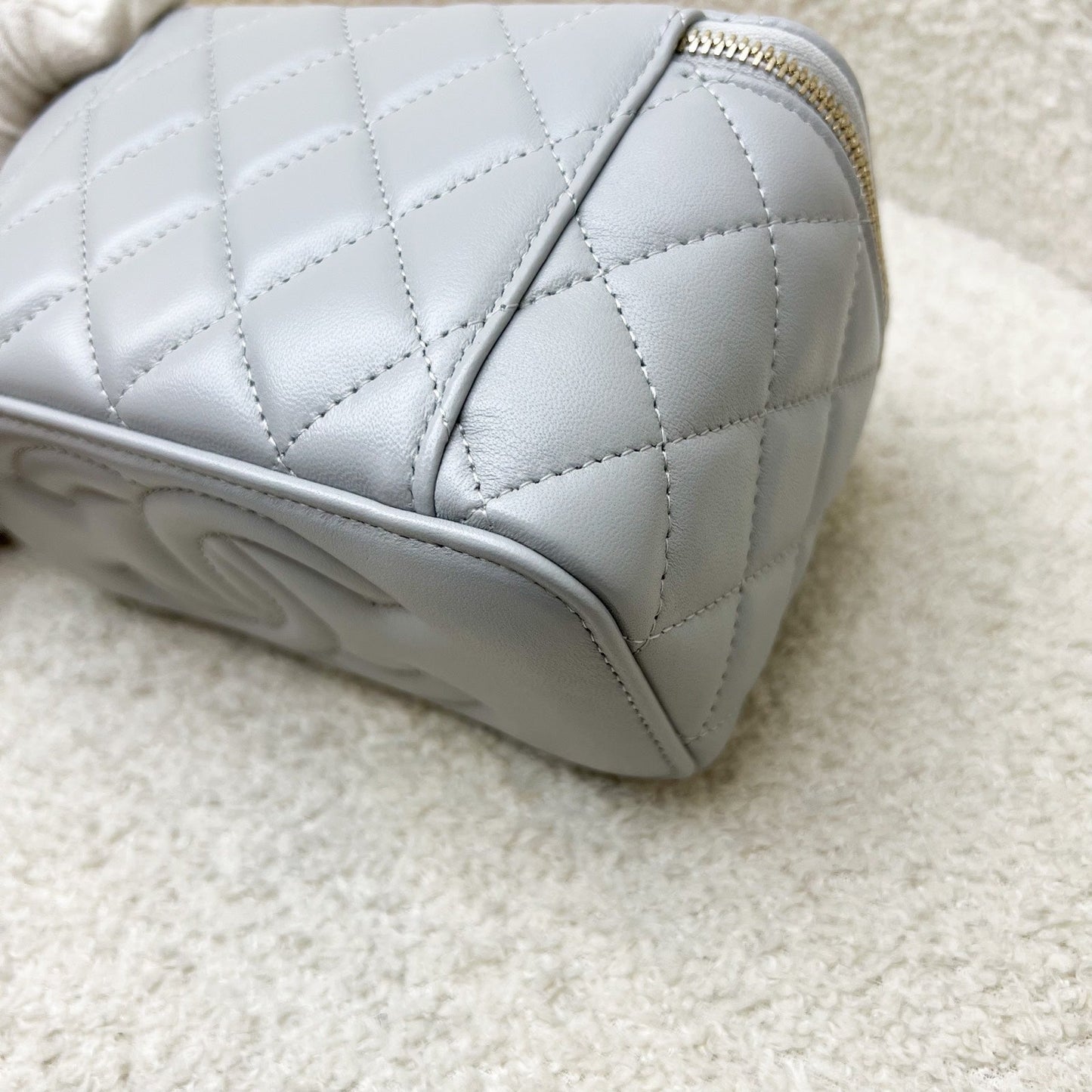 GLM-Pearl Crush Small Vanity in Grey Lambskin and AGHW (Model: AP2303)