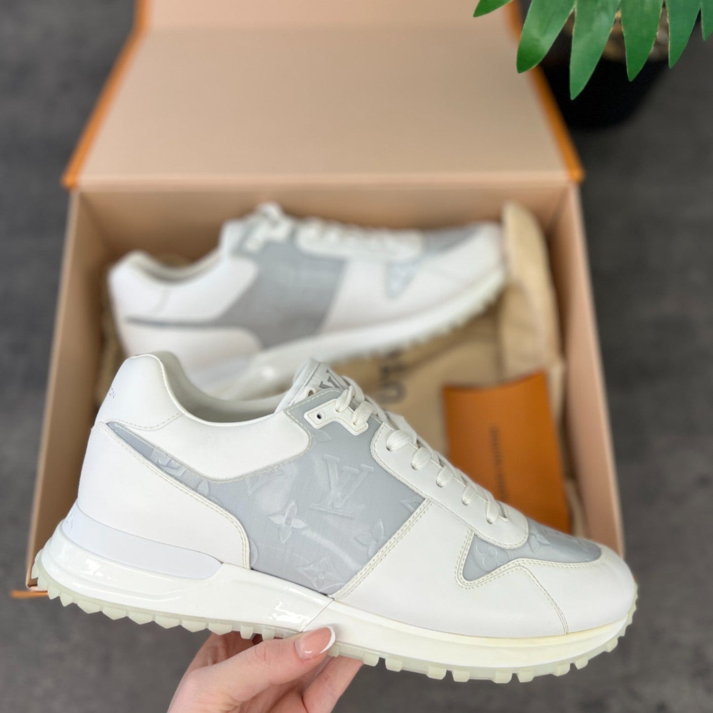 Men's Run Away Low Trainers White Size EU 40.5 / UK 6.5