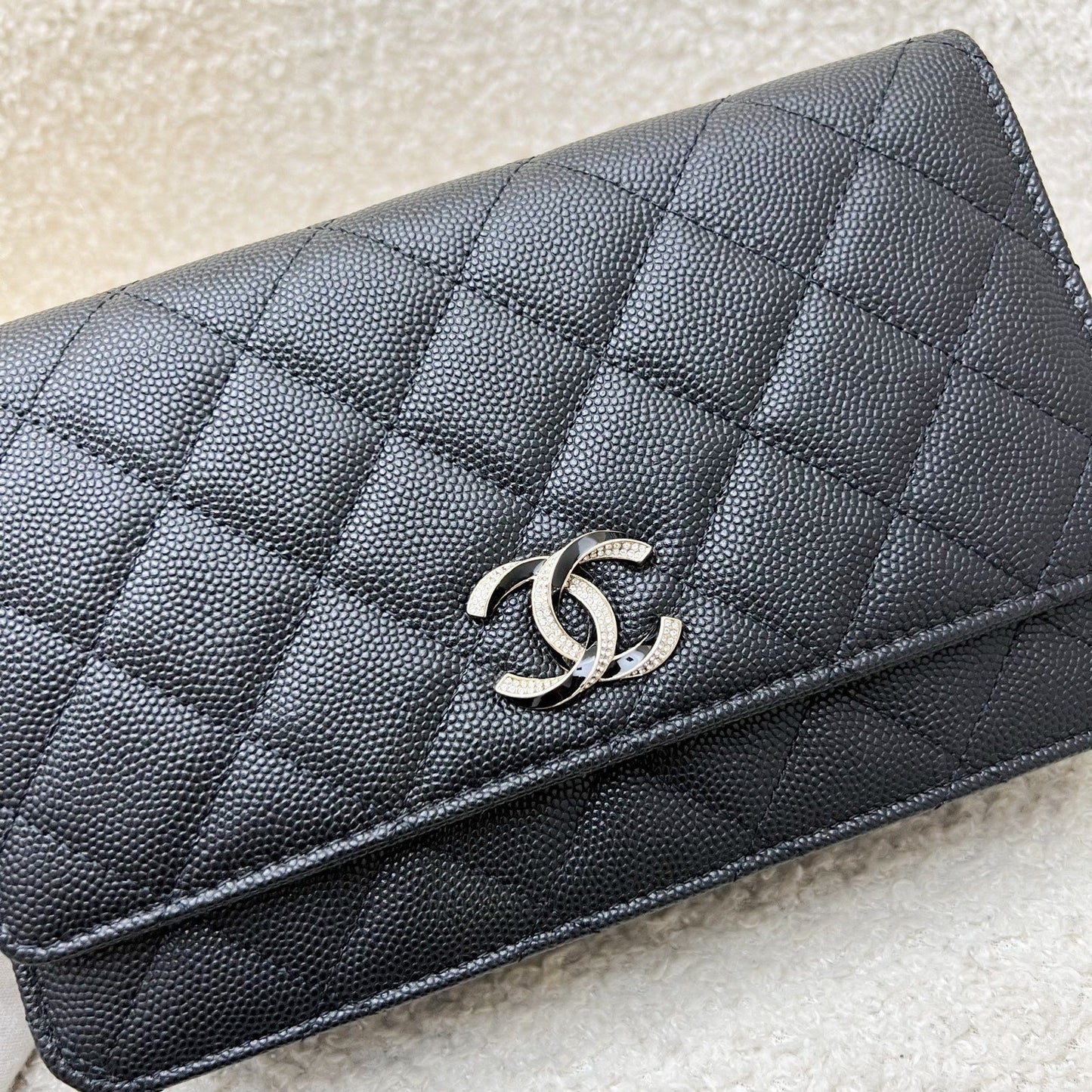 GLM-23S Wallet on Chain WOC in Black Caviar, Diamantes Studded Logo and SHW (Model: AP3336)