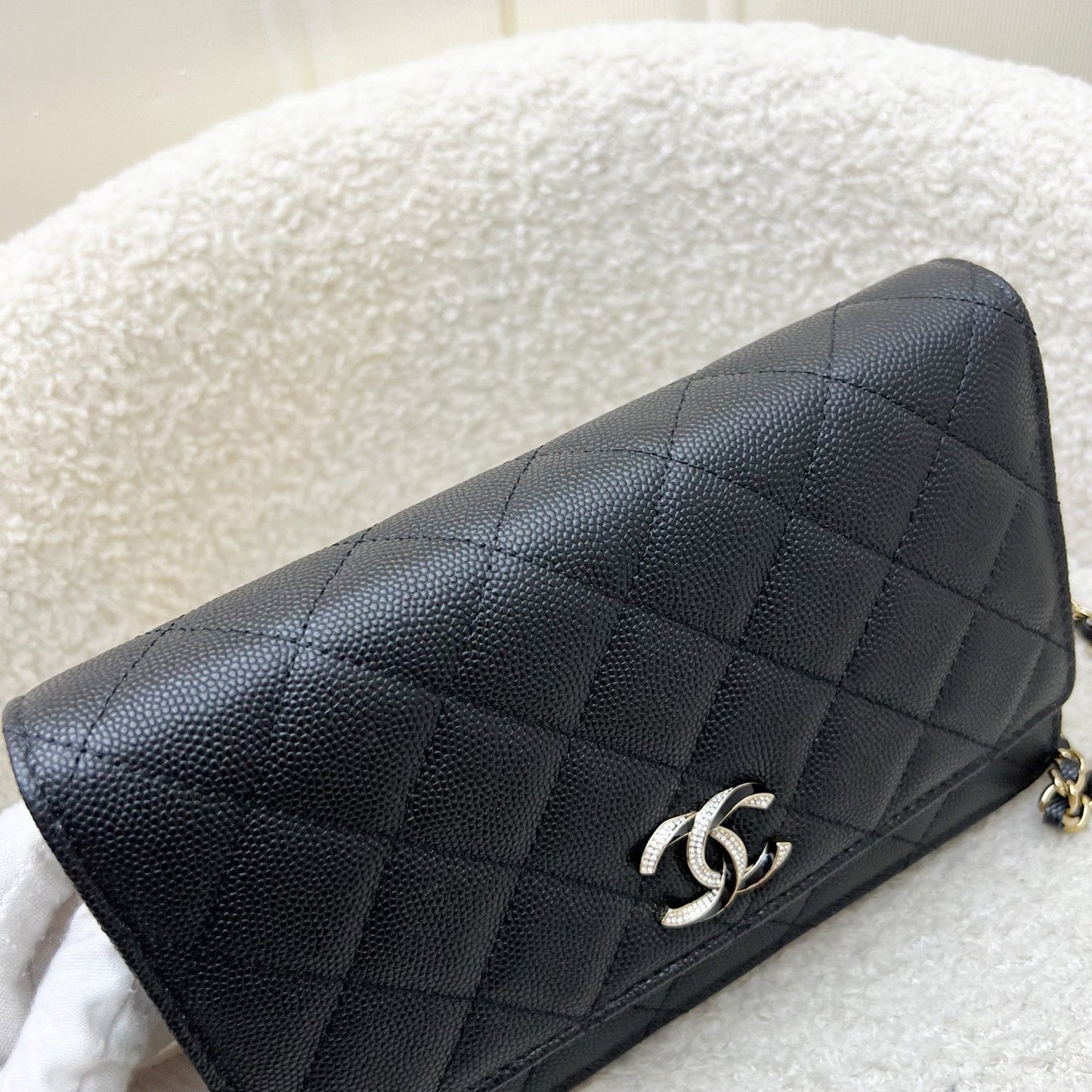 GLM-23S Wallet on Chain WOC in Black Caviar, Diamantes Studded Logo and SHW (Model: AP3336)