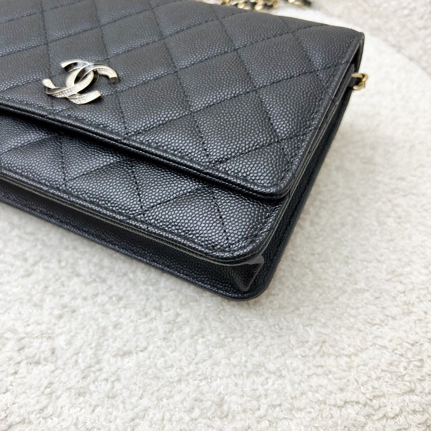 GLM-23S Wallet on Chain WOC in Black Caviar, Diamantes Studded Logo and SHW (Model: AP3336)