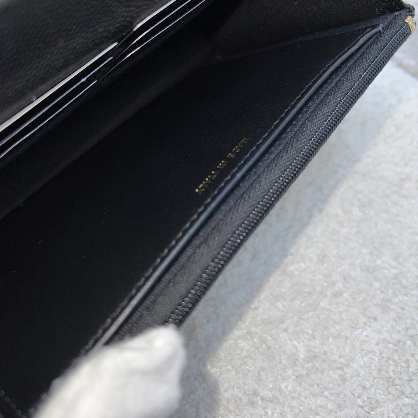 GLM-23S Wallet on Chain WOC in Black Caviar, Diamantes Studded Logo and SHW (Model: AP3336)