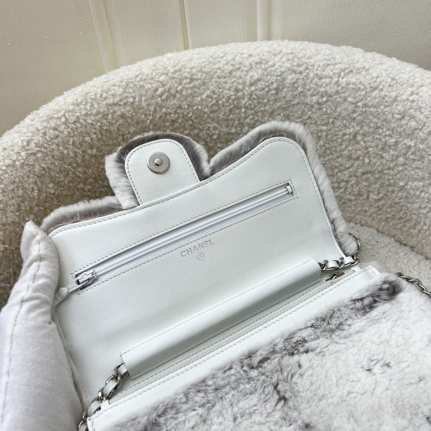 GLM-Wallet on Chain WOC in Shearling, White Leather and SHW