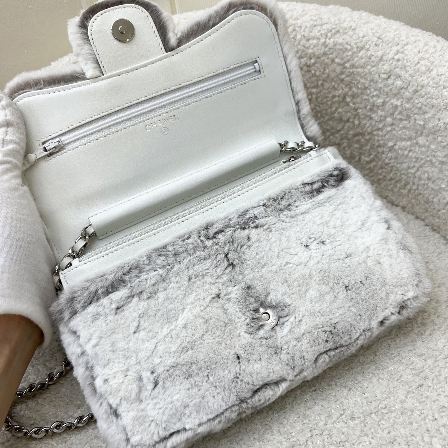 GLM-Wallet on Chain WOC in Shearling, White Leather and SHW