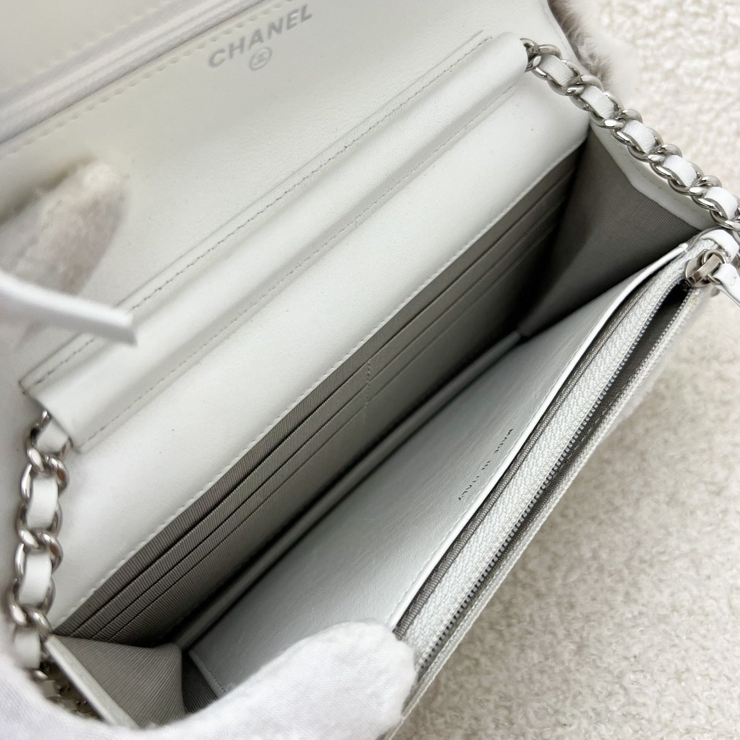 GLM-Wallet on Chain WOC in Shearling, White Leather and SHW