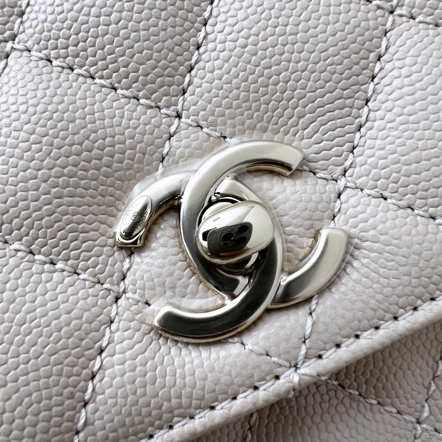 GLM-Small (24cm) Coco Handle Flap in 25P Beige Caviar and LGHW (Model: A92990)
