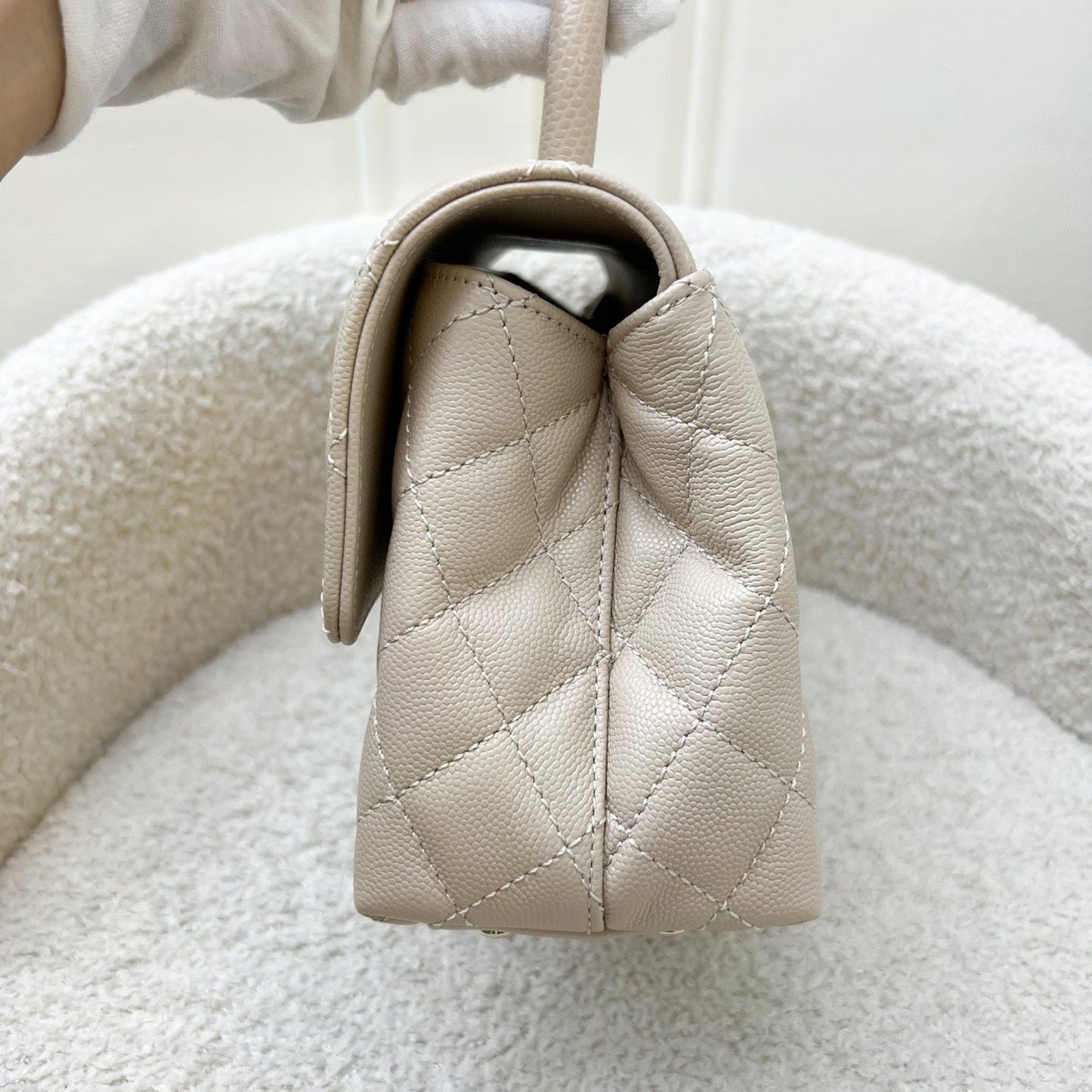 GLM-Small (24cm) Coco Handle Flap in 25P Beige Caviar and LGHW (Model: A92990)