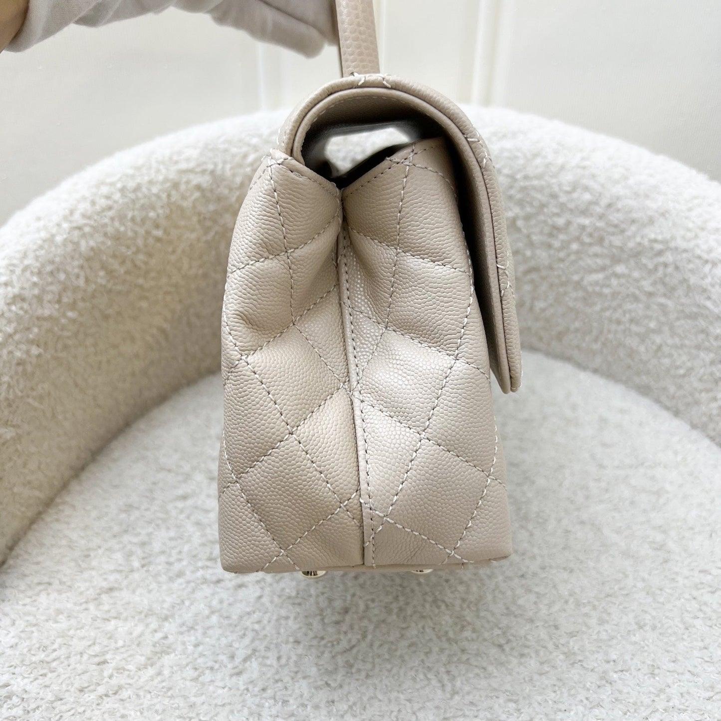 GLM-Small (24cm) Coco Handle Flap in 25P Beige Caviar and LGHW (Model: A92990)