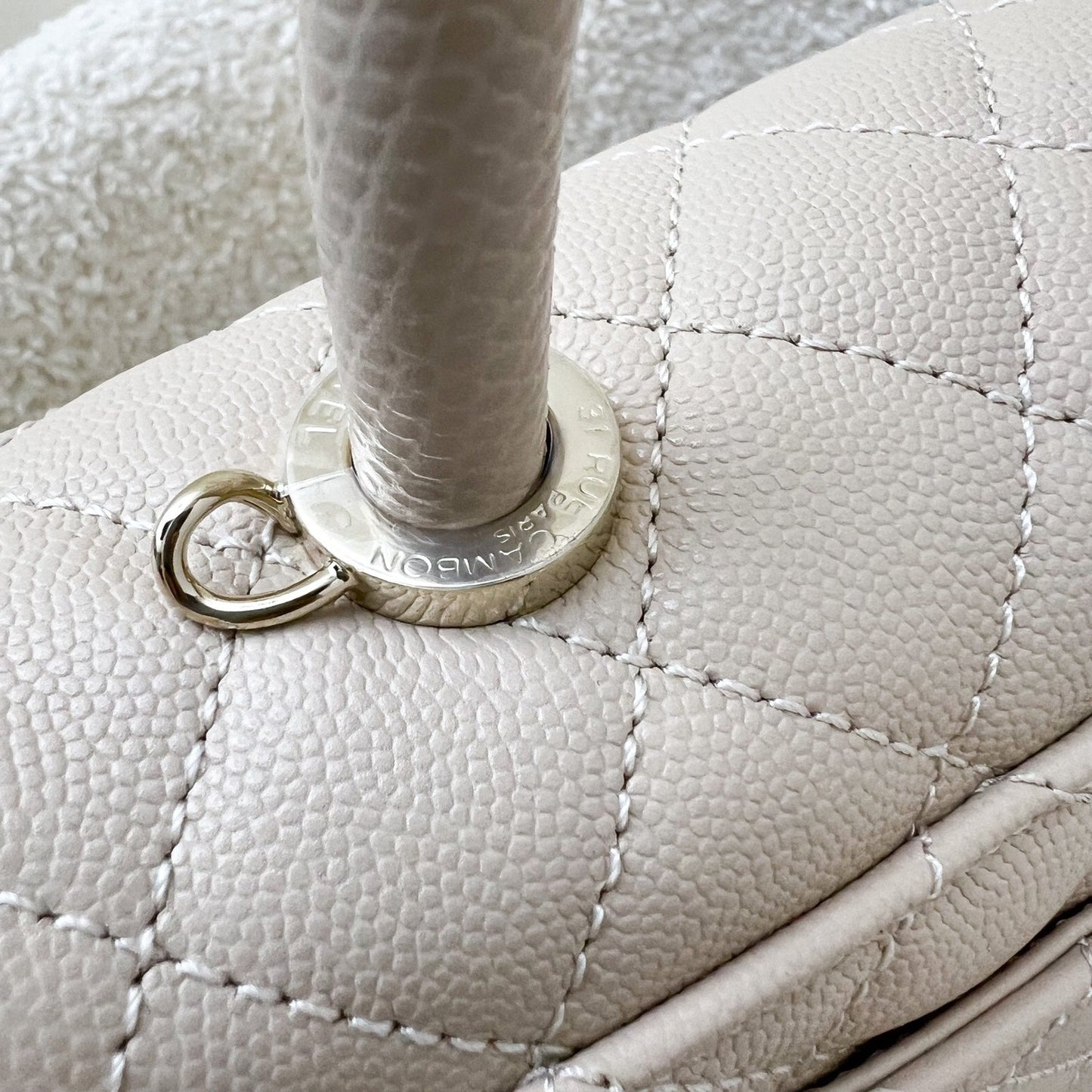 GLM-Small (24cm) Coco Handle Flap in 25P Beige Caviar and LGHW (Model: A92990)