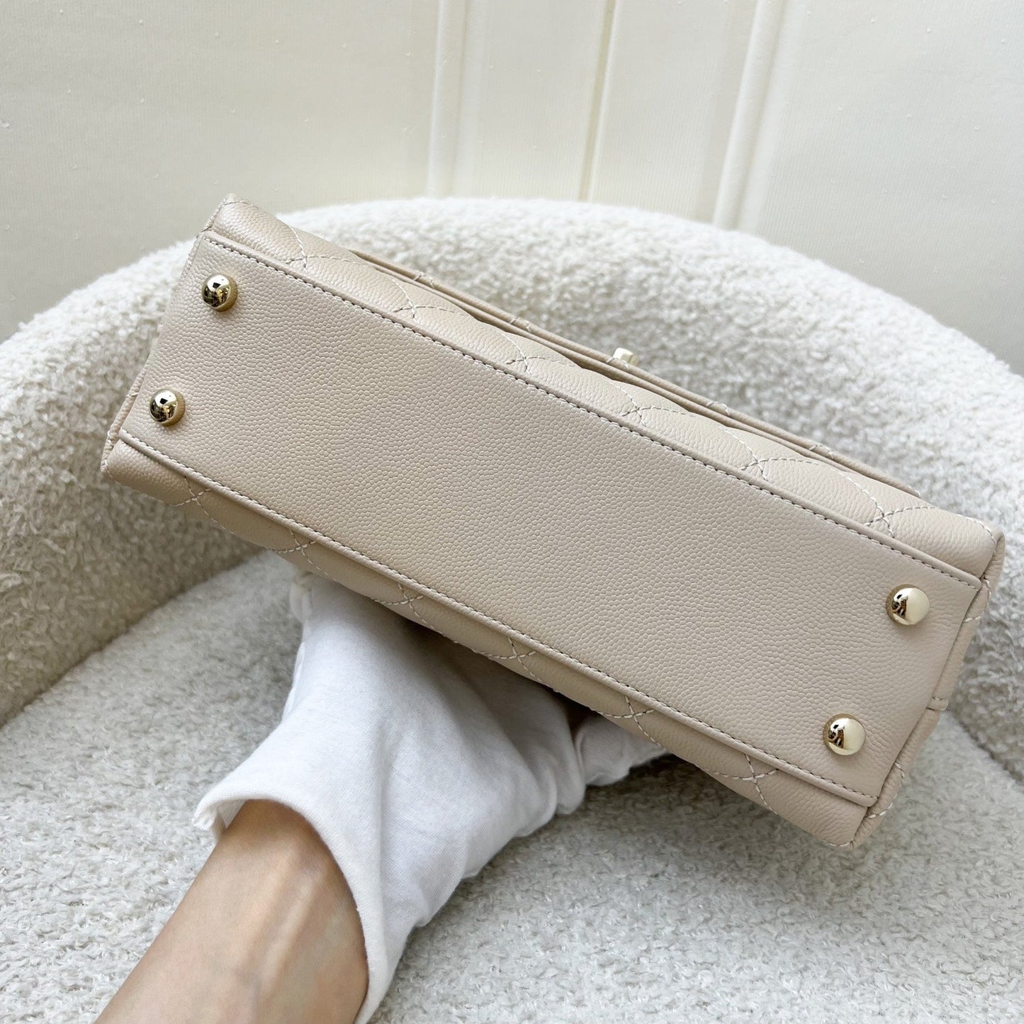 GLM-Small (24cm) Coco Handle Flap in 25P Beige Caviar and LGHW (Model: A92990)