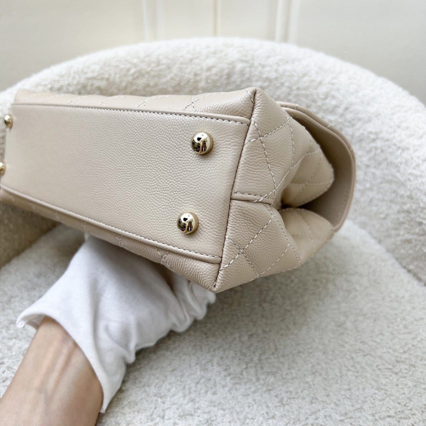 GLM-Small (24cm) Coco Handle Flap in 25P Beige Caviar and LGHW (Model: A92990)