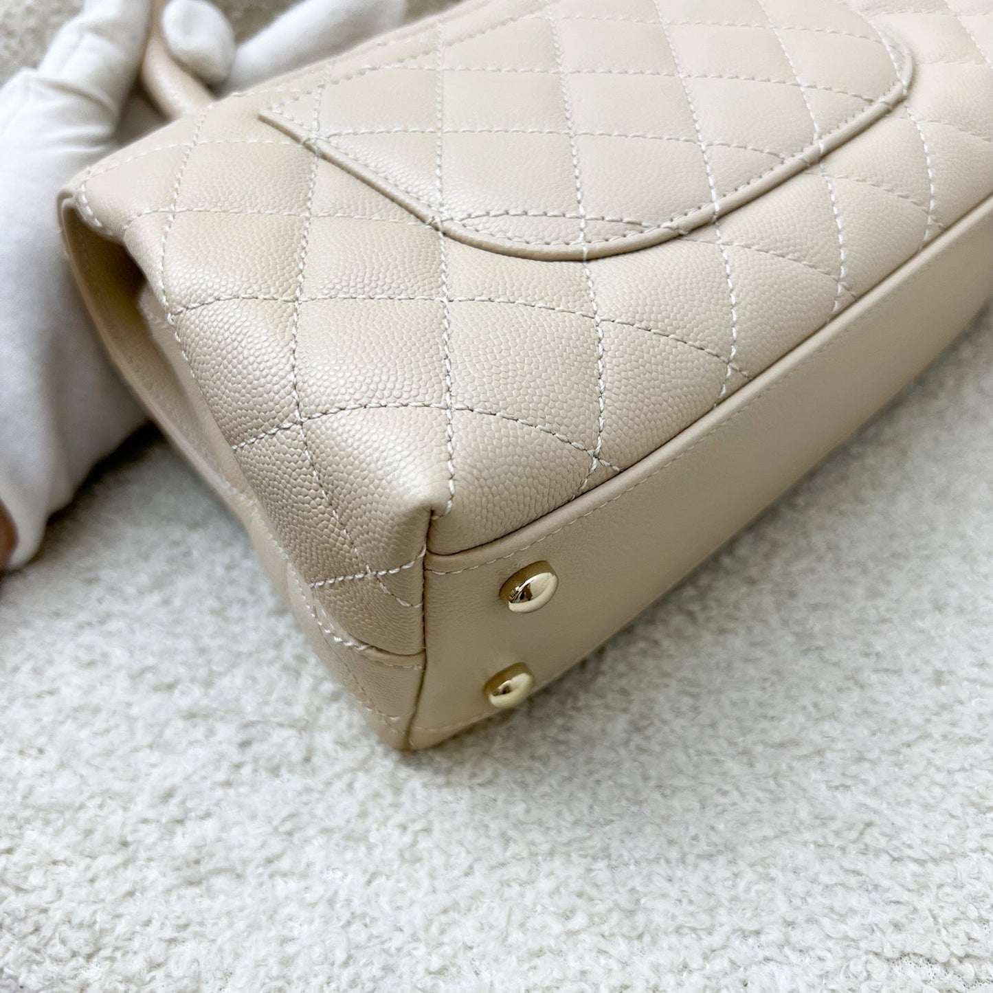 GLM-Small (24cm) Coco Handle Flap in 25P Beige Caviar and LGHW (Model: A92990)