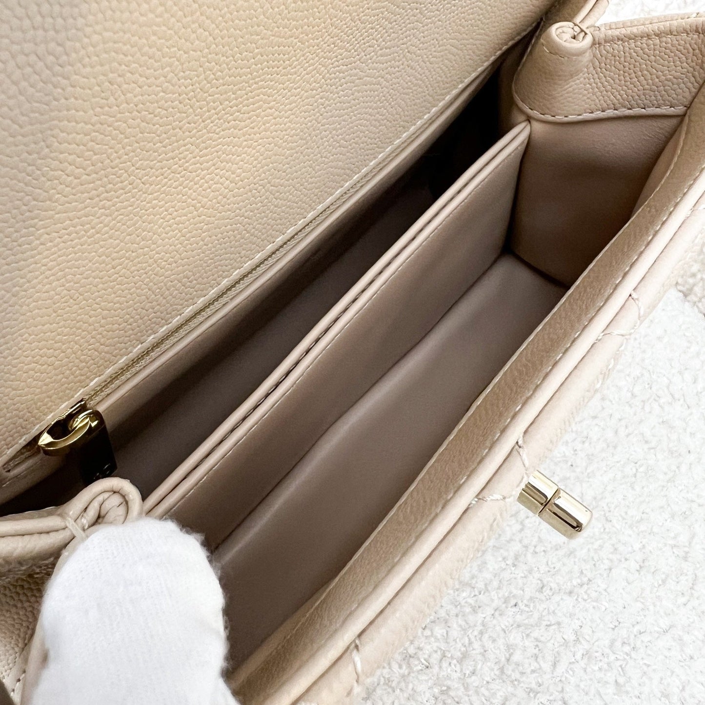 GLM-Small (24cm) Coco Handle Flap in 25P Beige Caviar and LGHW (Model: A92990)