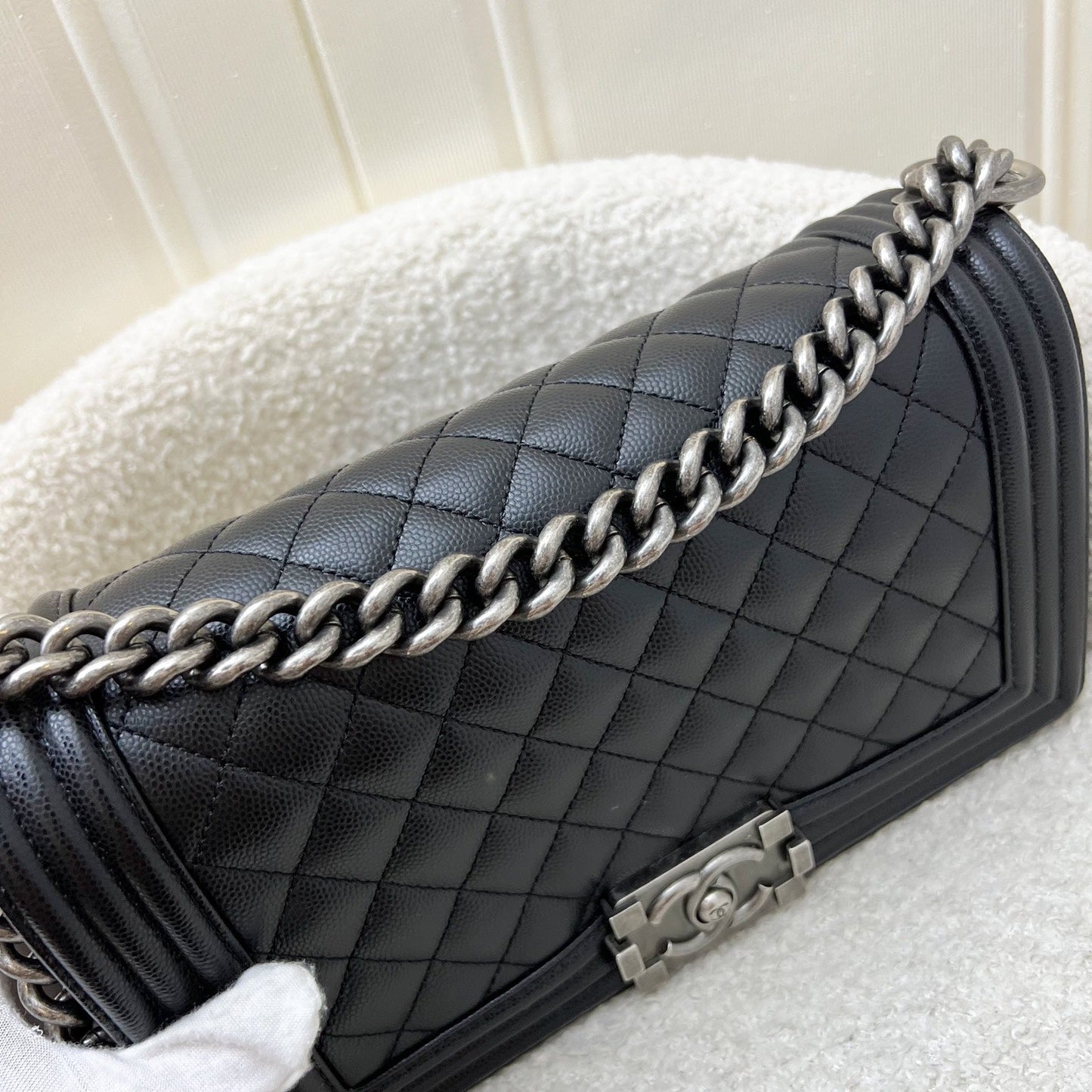 GLM-Medium 25cm Boy Flap in Black Caviar and RHW (Model: A67086)