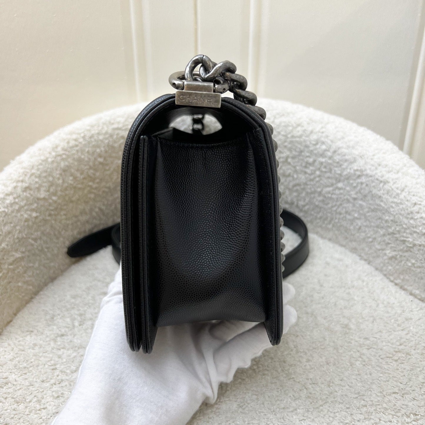 GLM-Medium 25cm Boy Flap in Black Caviar and RHW (Model: A67086)