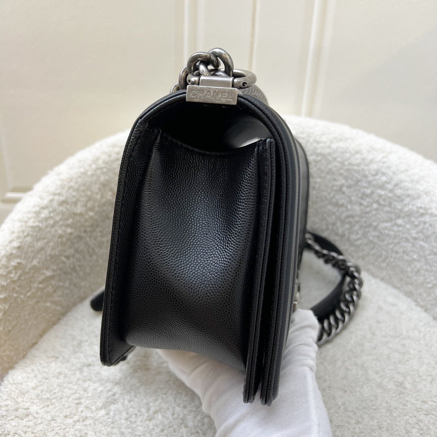 GLM-Medium 25cm Boy Flap in Black Caviar and RHW (Model: A67086)