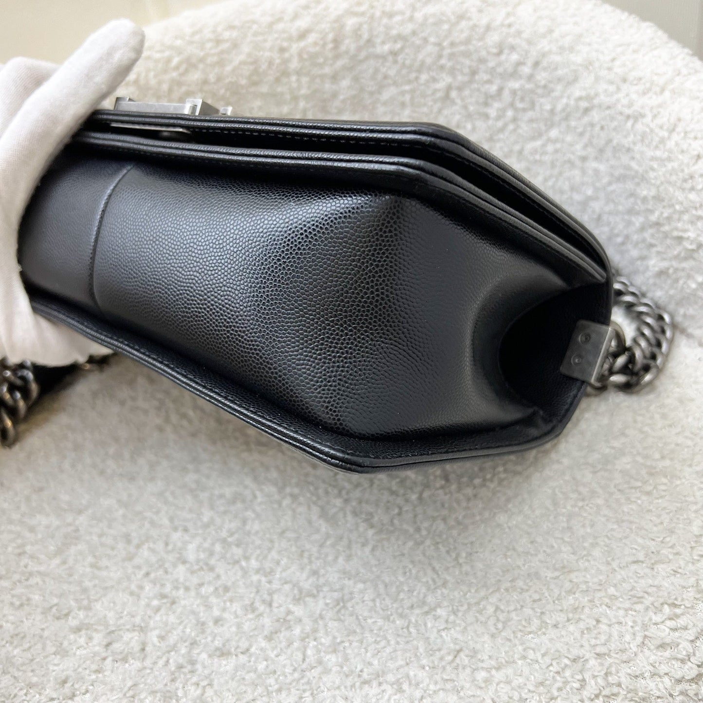 GLM-Medium 25cm Boy Flap in Black Caviar and RHW (Model: A67086)
