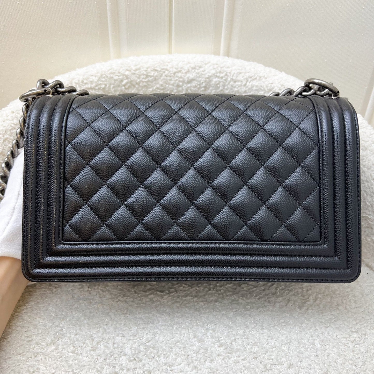 GLM-Medium 25cm Boy Flap in Black Caviar and RHW (Model: A67086)