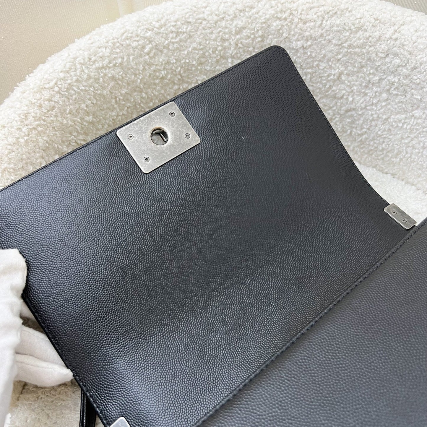 GLM-Medium 25cm Boy Flap in Black Caviar and RHW (Model: A67086)