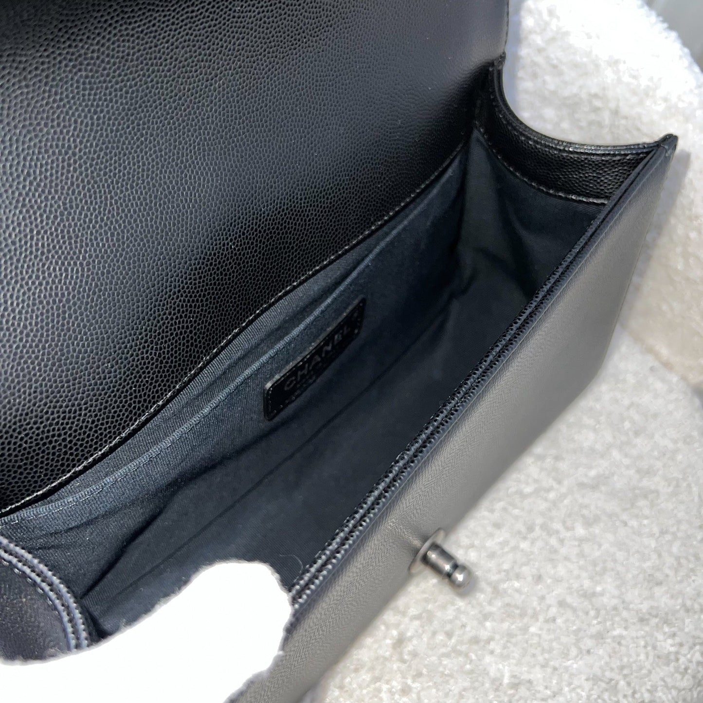 GLM-Medium 25cm Boy Flap in Black Caviar and RHW (Model: A67086)