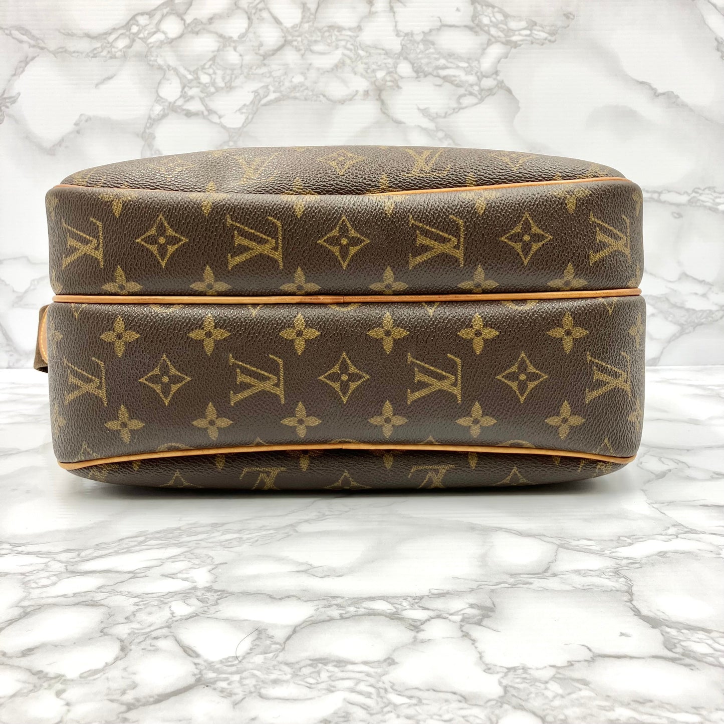 LOUIS VUITTON Monogram reporter