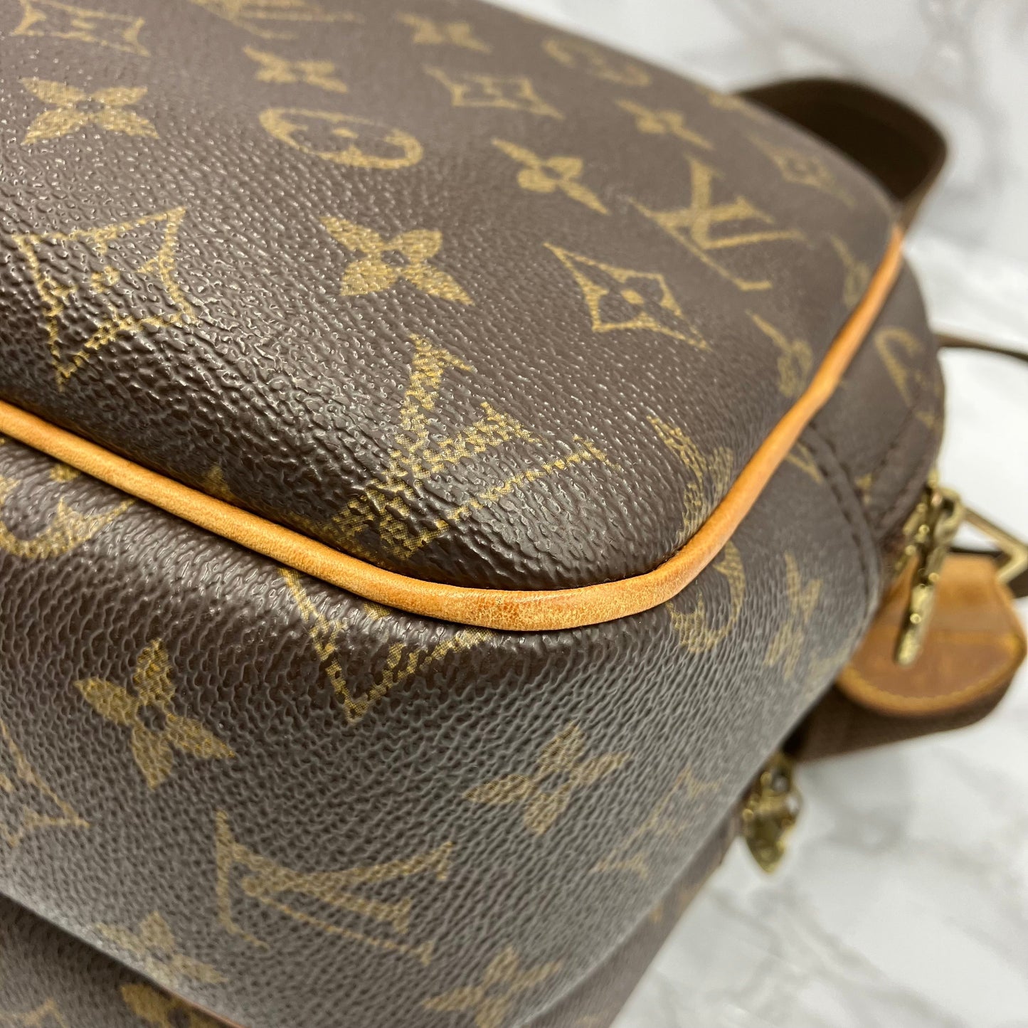 LOUIS VUITTON Monogram reporter