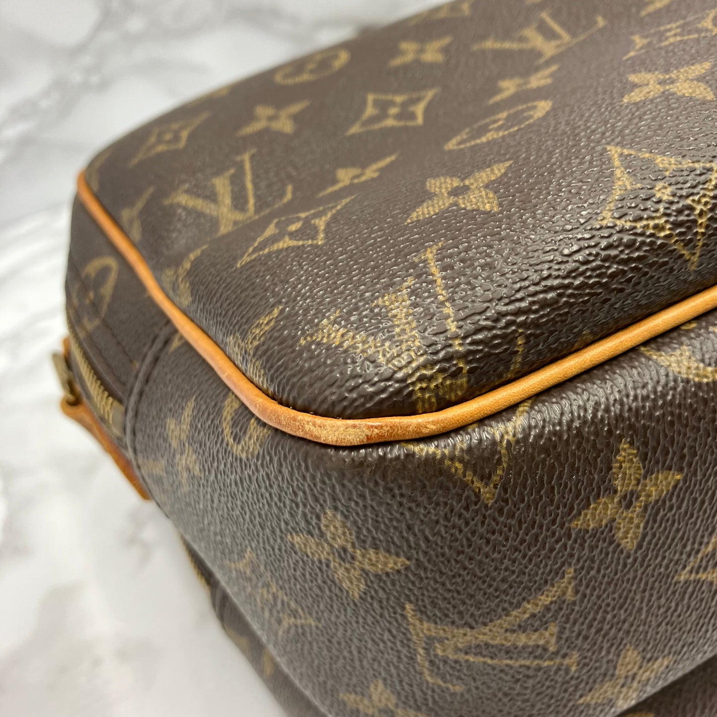 LOUIS VUITTON Monogram reporter