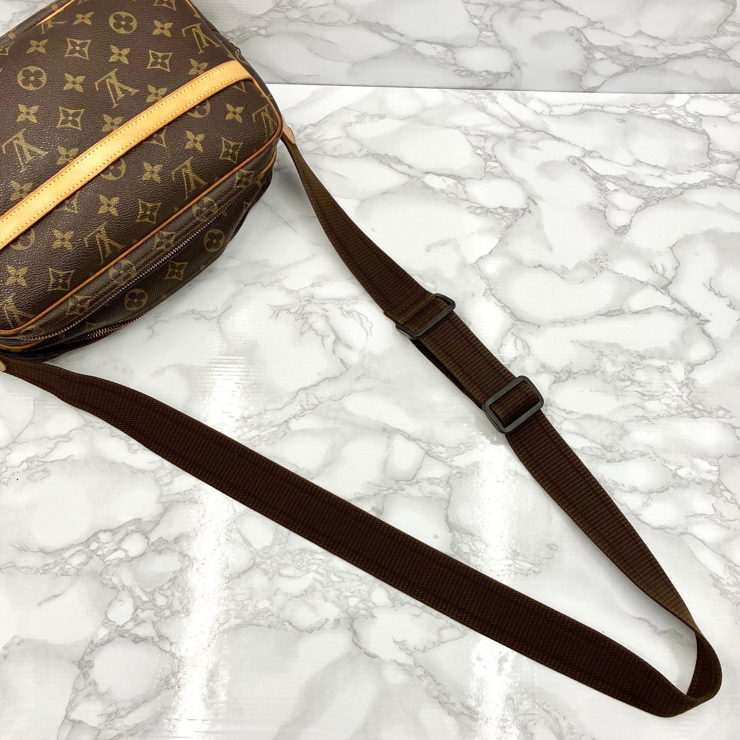 LOUIS VUITTON Monogram reporter