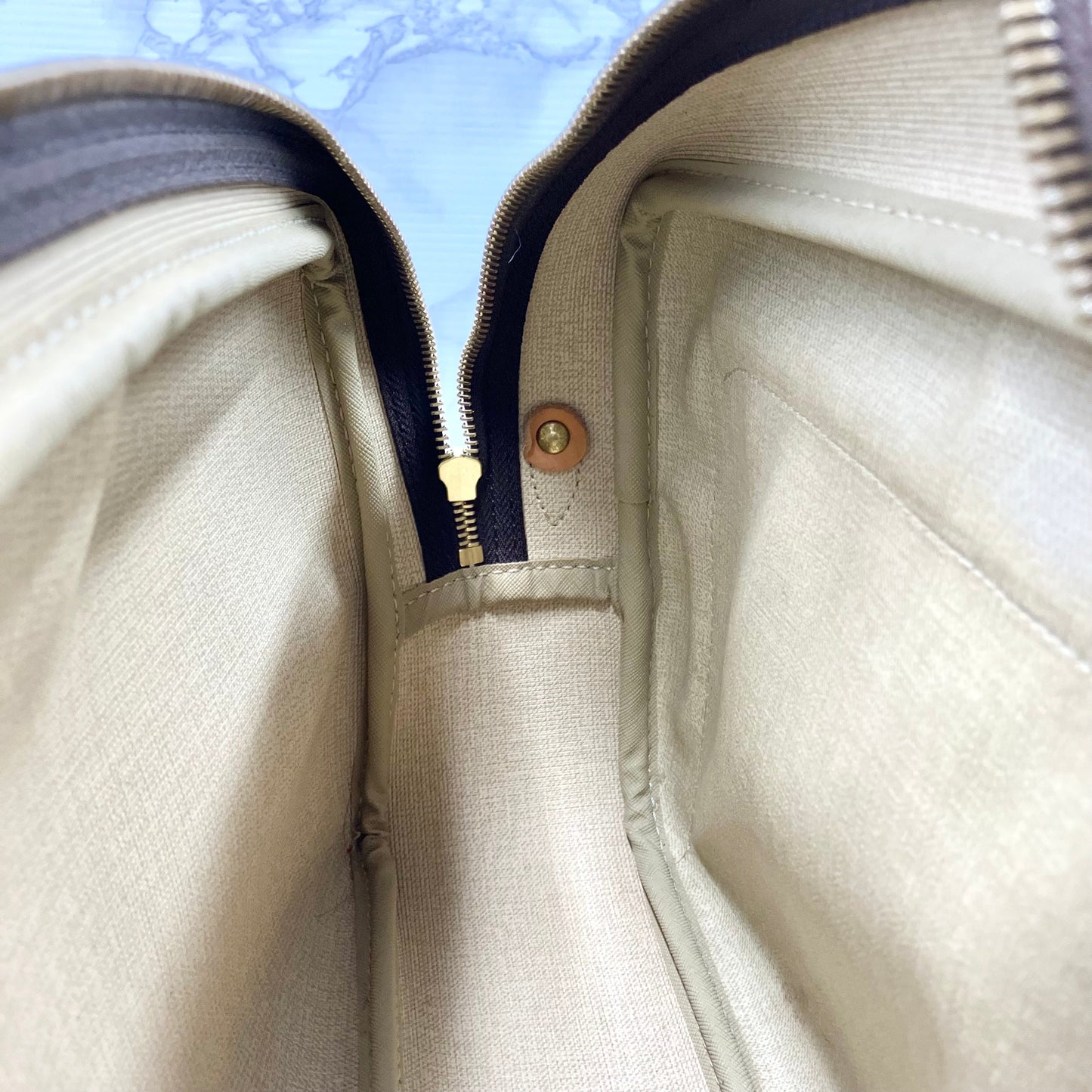 LOUIS VUITTON Monogram reporter