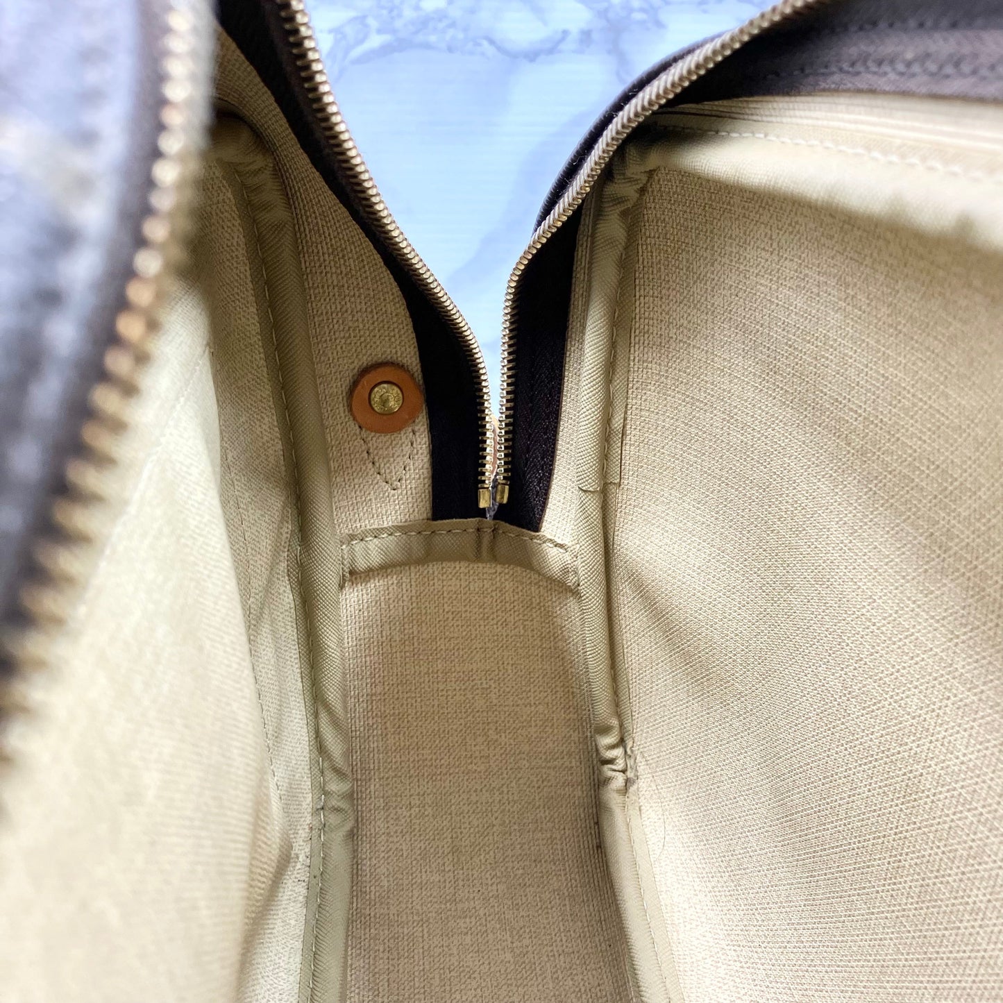LOUIS VUITTON Monogram reporter