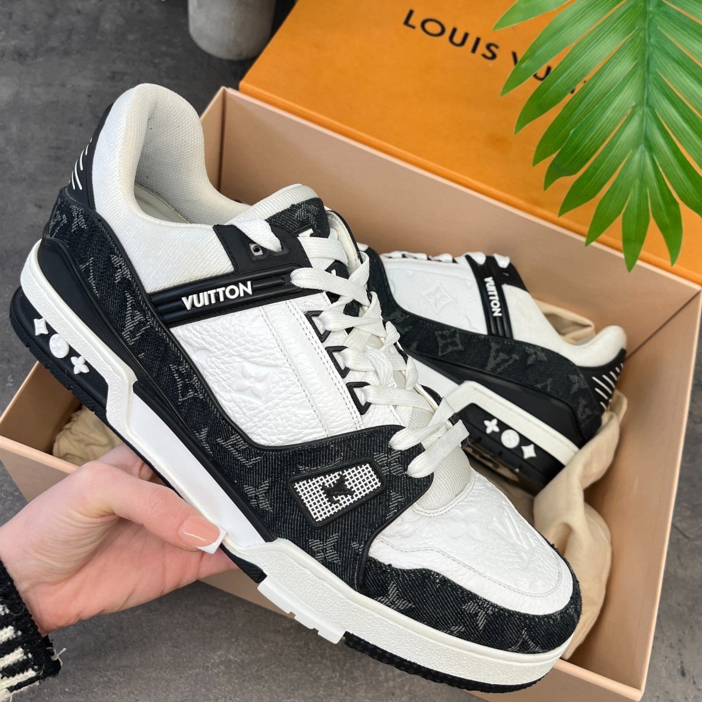 Men's Lv Low Trainers White Size EU 44 / UK 10