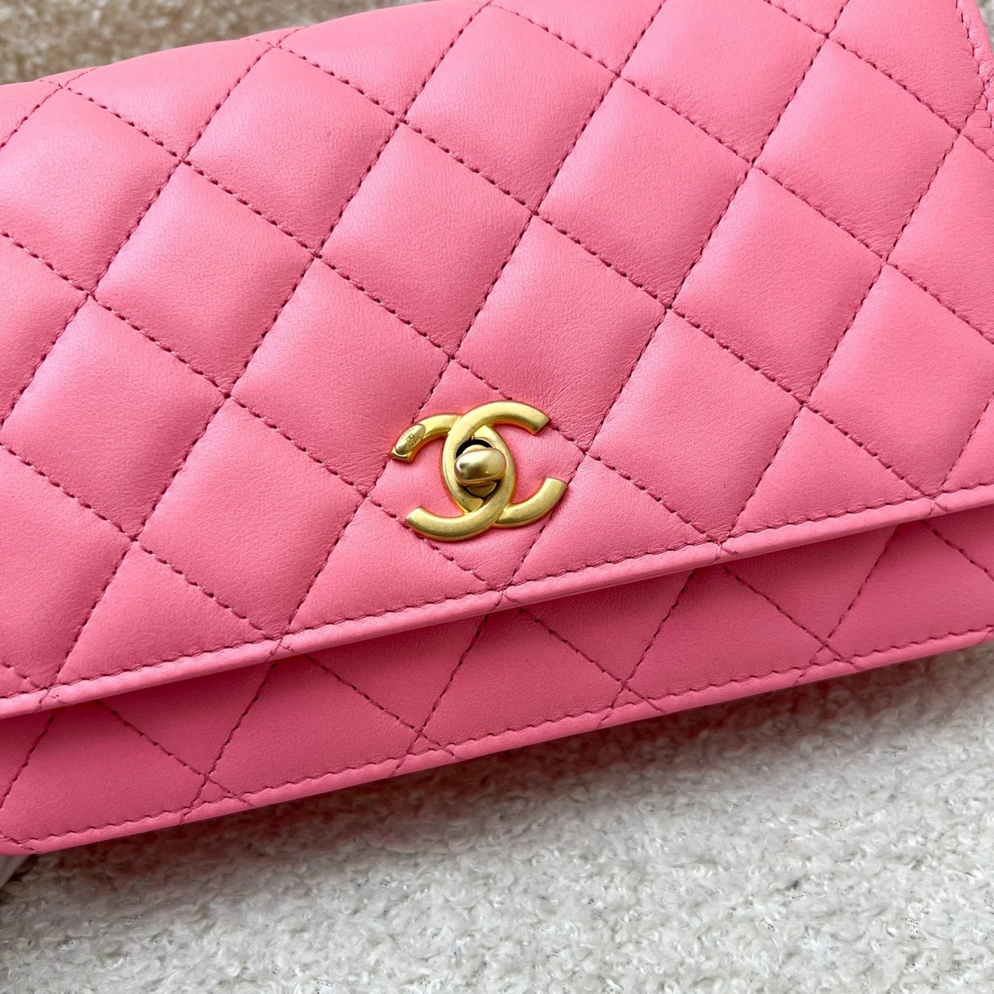 GLM-Pearl Crush Wallet on Chain WOC in 22S Coral Pink Lambskin and AGHW (Model: AP1450)
