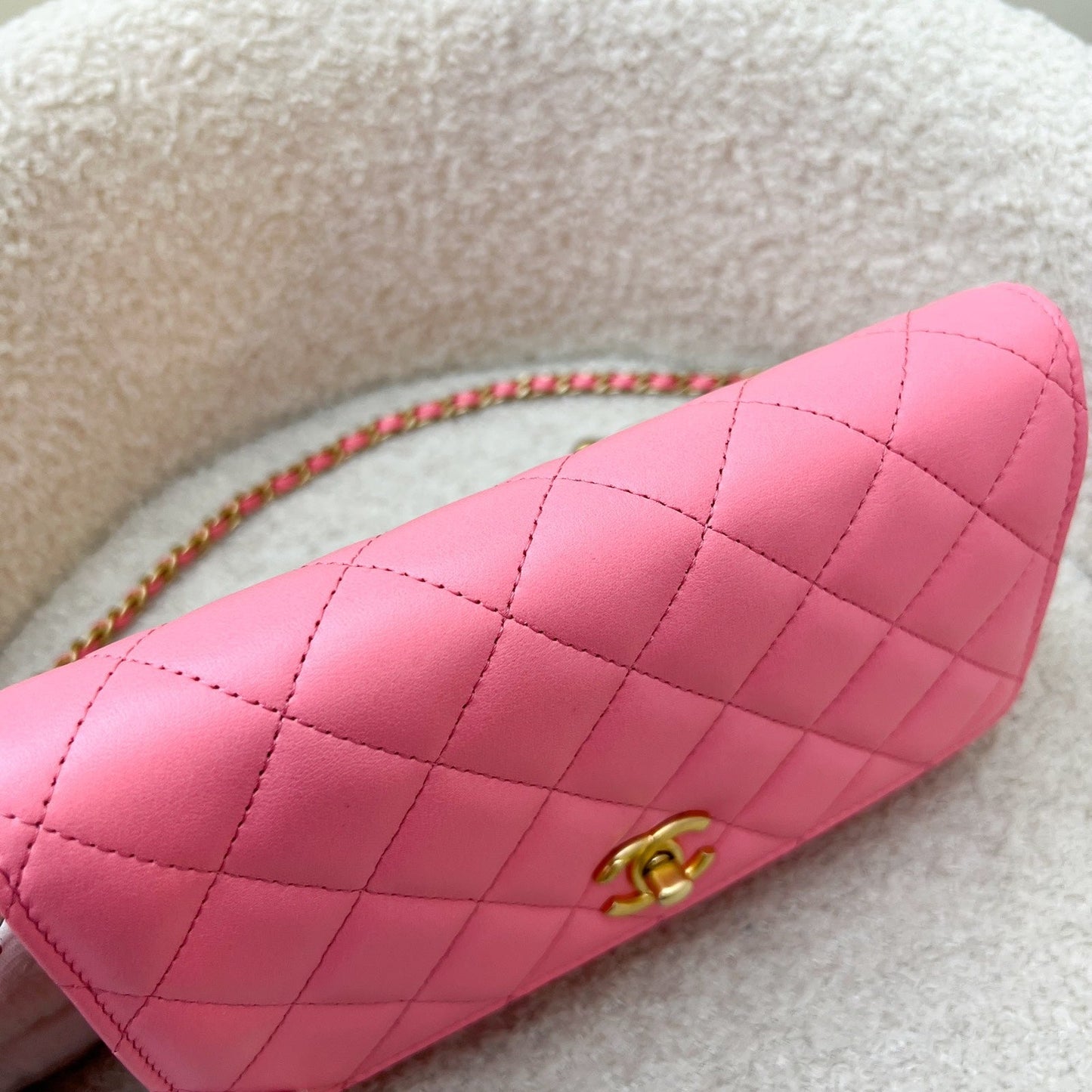 GLM-Pearl Crush Wallet on Chain WOC in 22S Coral Pink Lambskin and AGHW (Model: AP1450)