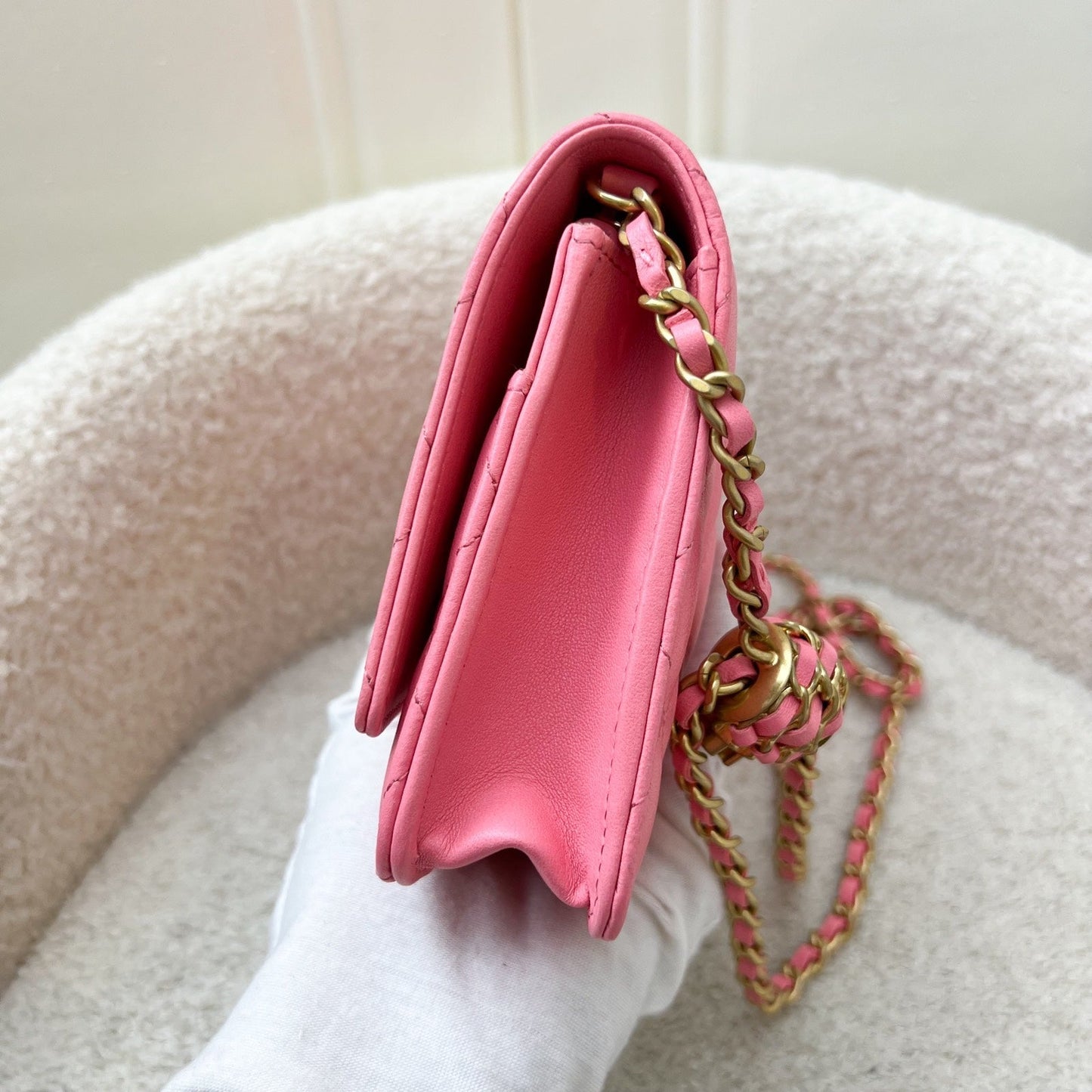 GLM-Pearl Crush Wallet on Chain WOC in 22S Coral Pink Lambskin and AGHW (Model: AP1450)