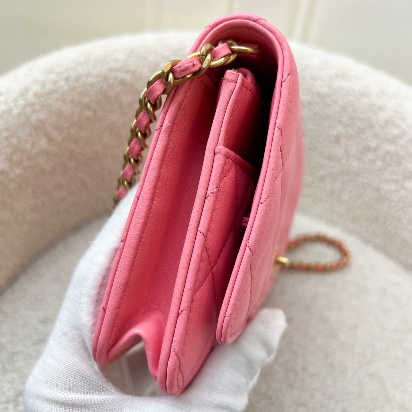 GLM-Pearl Crush Wallet on Chain WOC in 22S Coral Pink Lambskin and AGHW (Model: AP1450)