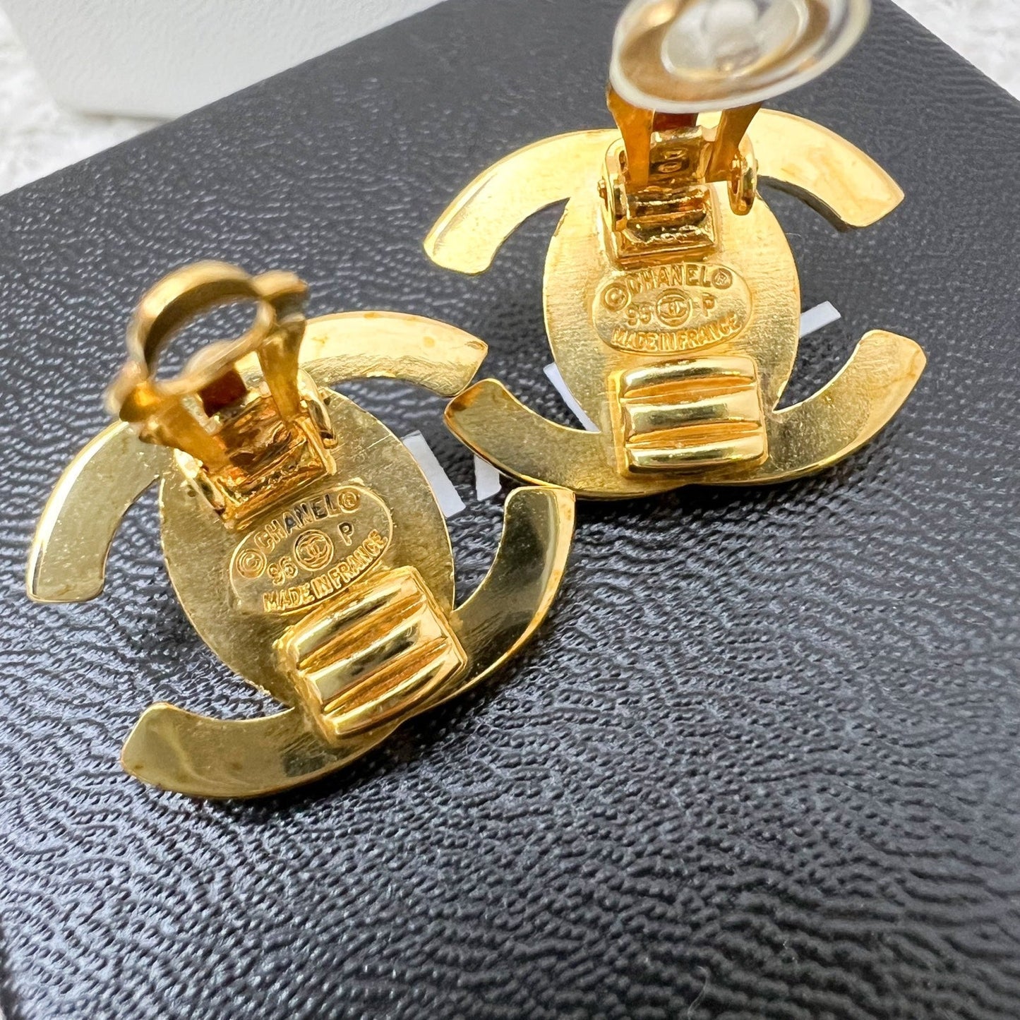GLM- Medium GLM- Turnlock Clip On Earrings in GHW