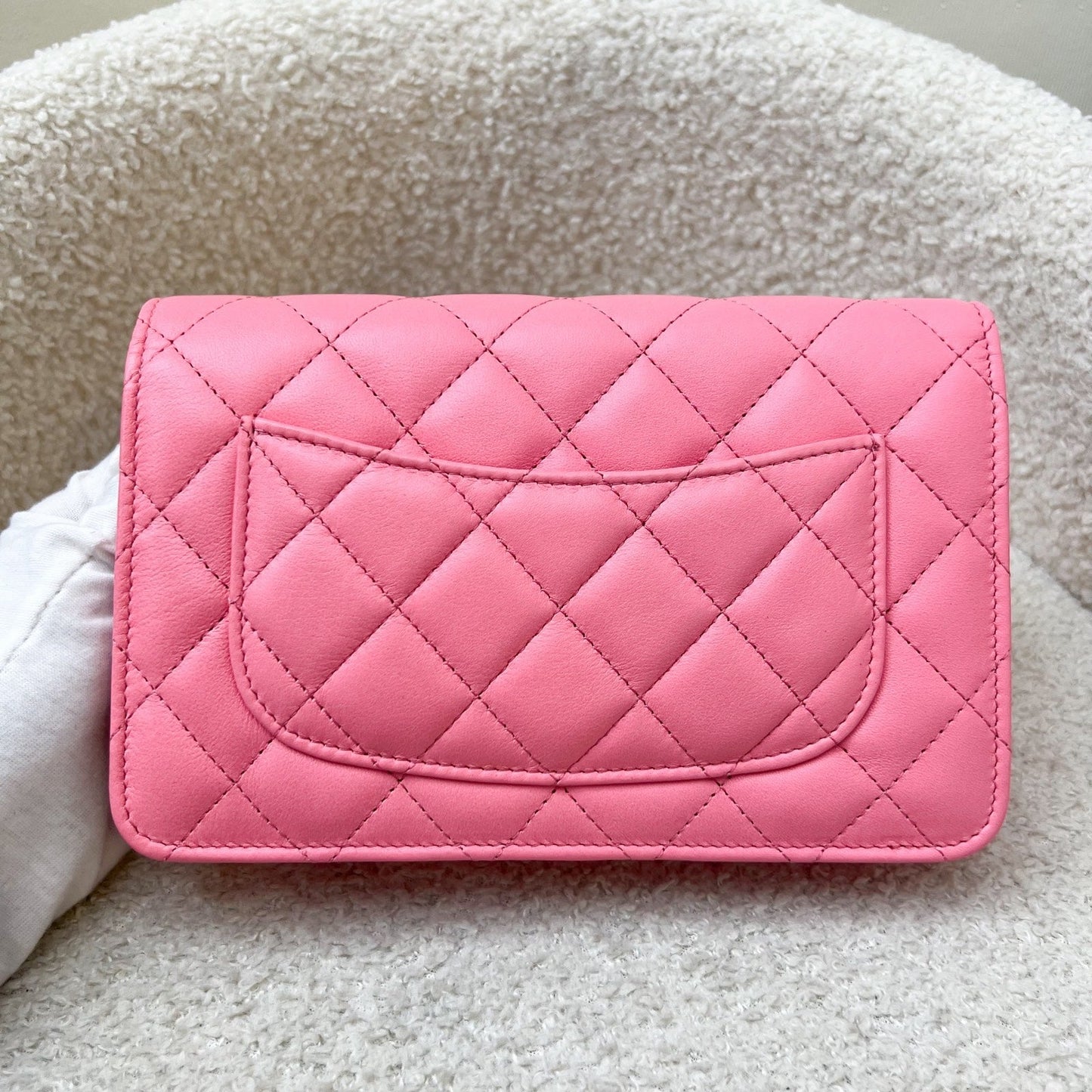 GLM-Pearl Crush Wallet on Chain WOC in 22S Coral Pink Lambskin and AGHW (Model: AP1450)