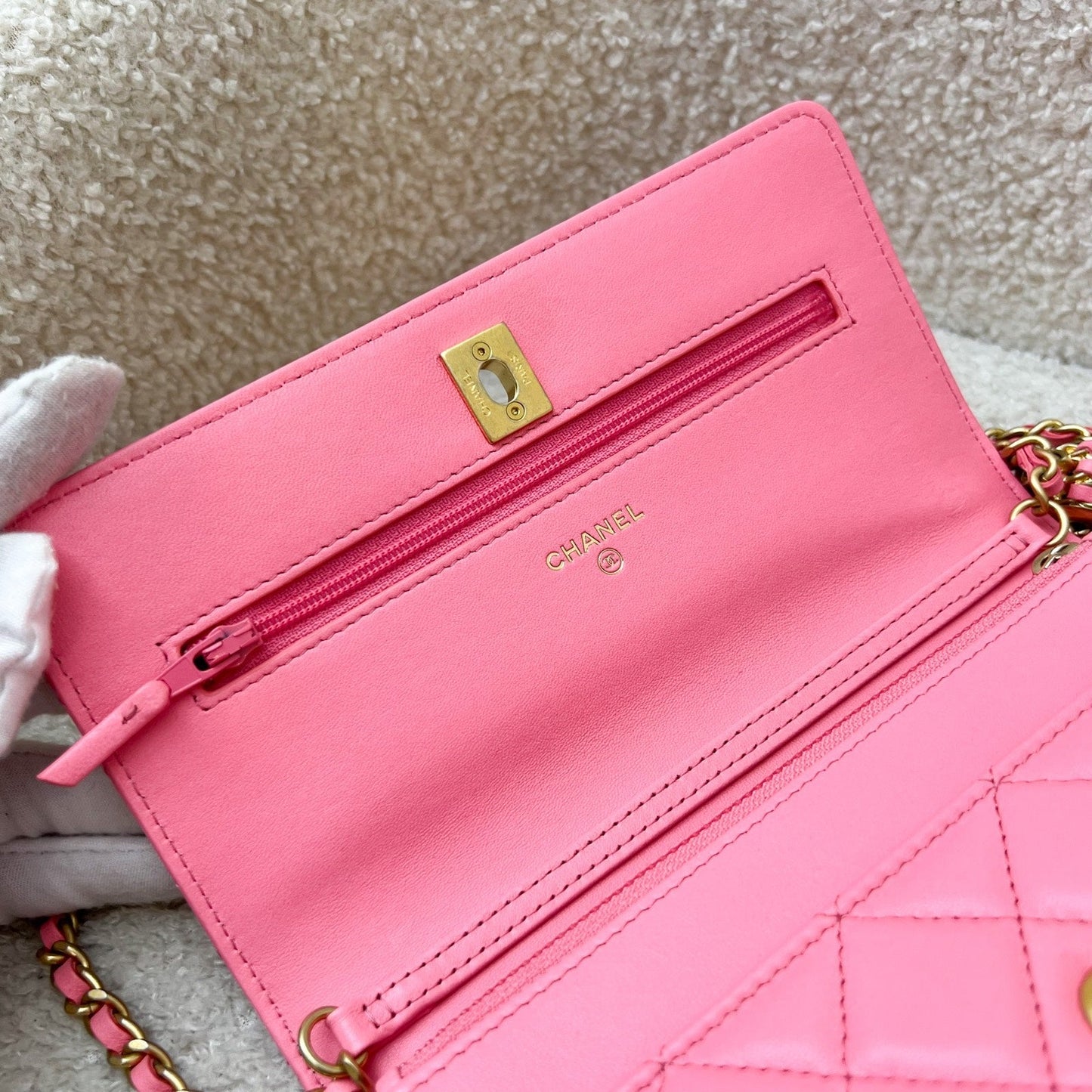 GLM-Pearl Crush Wallet on Chain WOC in 22S Coral Pink Lambskin and AGHW (Model: AP1450)