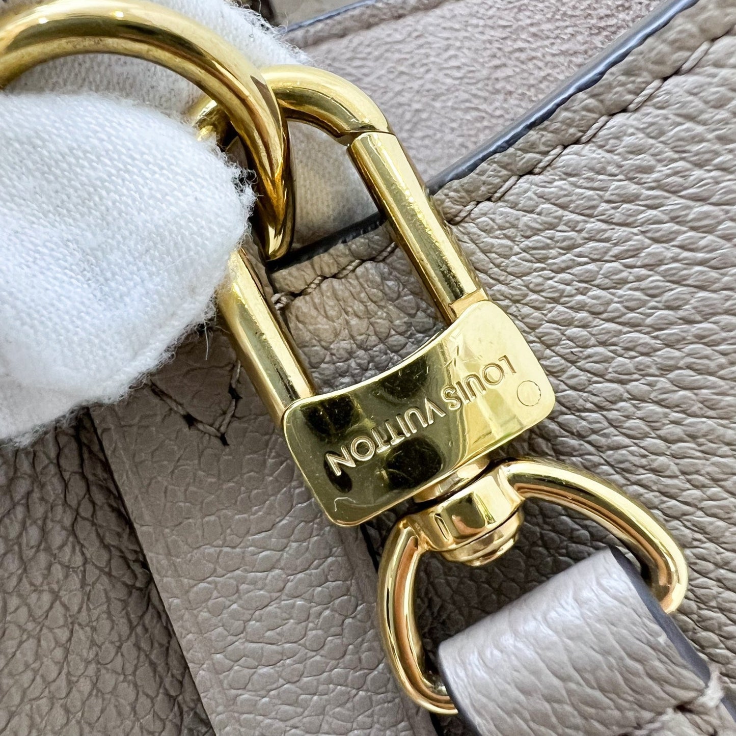 LV NÃƒÂ©oNoÃƒÂ© MM Bucket Bag in Tourterelle / CrÃƒÂ¨me Monogram Empreinte Leather and GHW