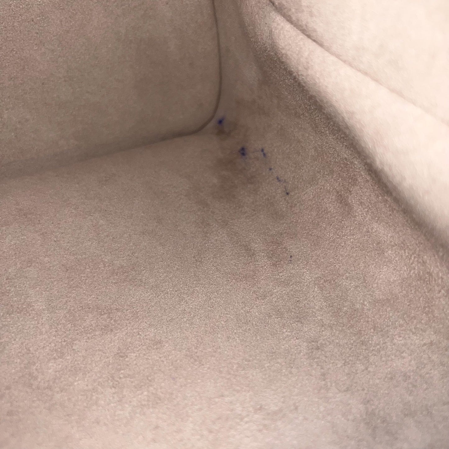 LV NÃƒÂ©oNoÃƒÂ© MM Bucket Bag in Tourterelle / CrÃƒÂ¨me Monogram Empreinte Leather and GHW