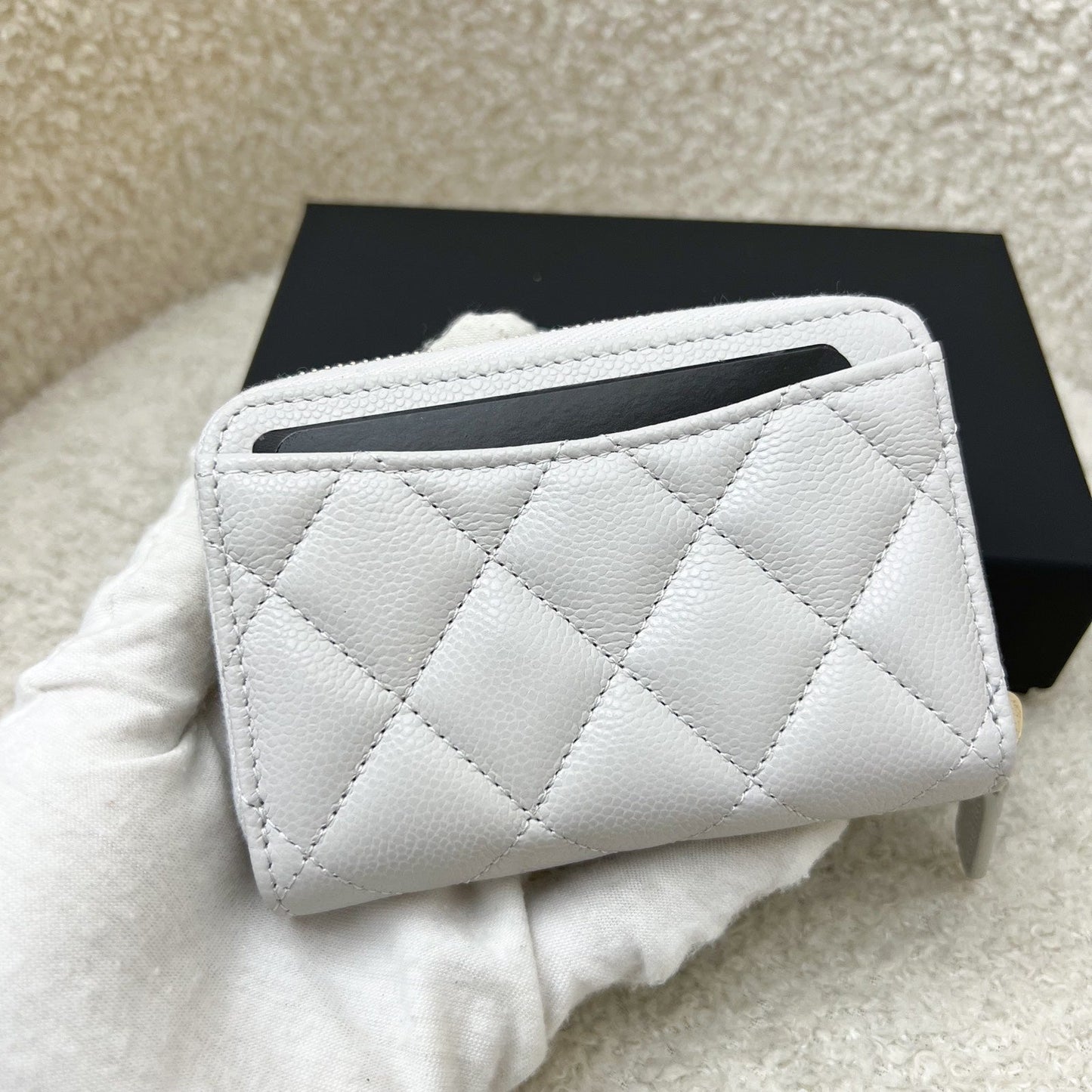 GLM-Classic Zippy Card Holder in Light Grey Caviar and LGHW