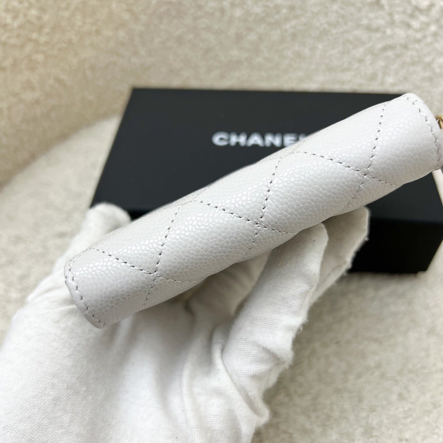 GLM-Classic Zippy Card Holder in Light Grey Caviar and LGHW