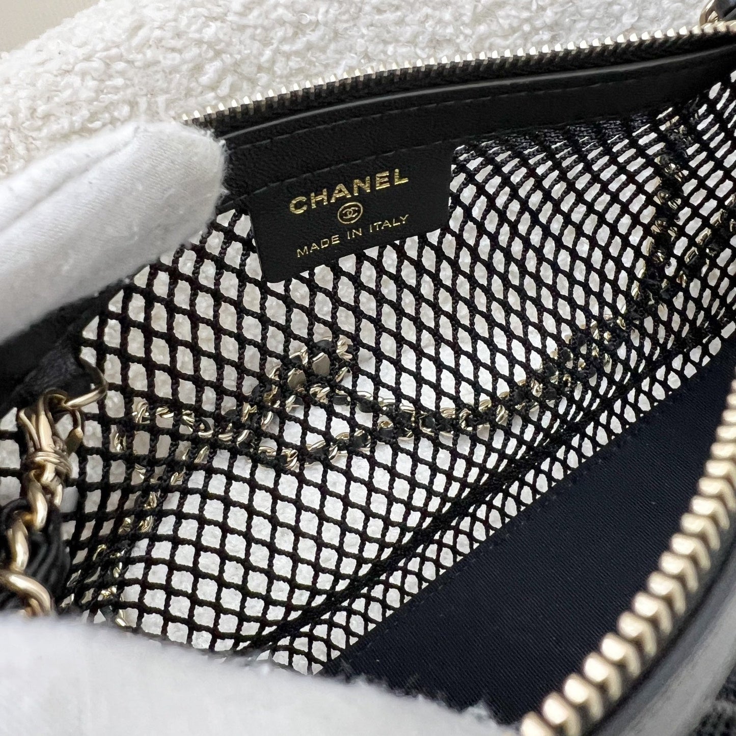 GLM-25S Clutch on Chain in Black Mesh and LGHW