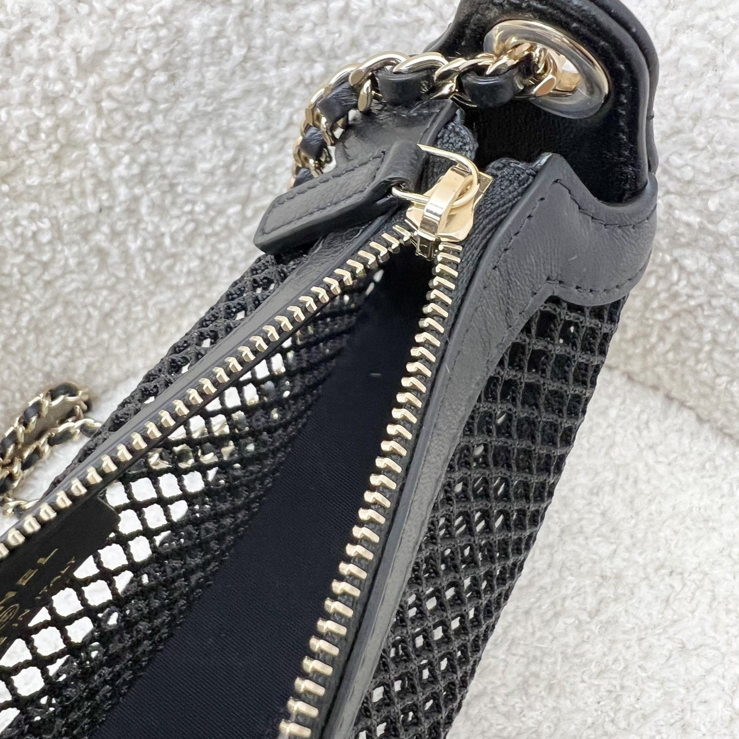GLM-25S Clutch on Chain in Black Mesh and LGHW